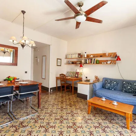 Plaza Apartment *